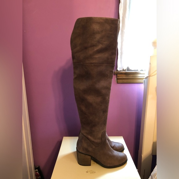 Hinge Canton Over the knee boot. Color Brown. Size 7. - Picture 2 of 11